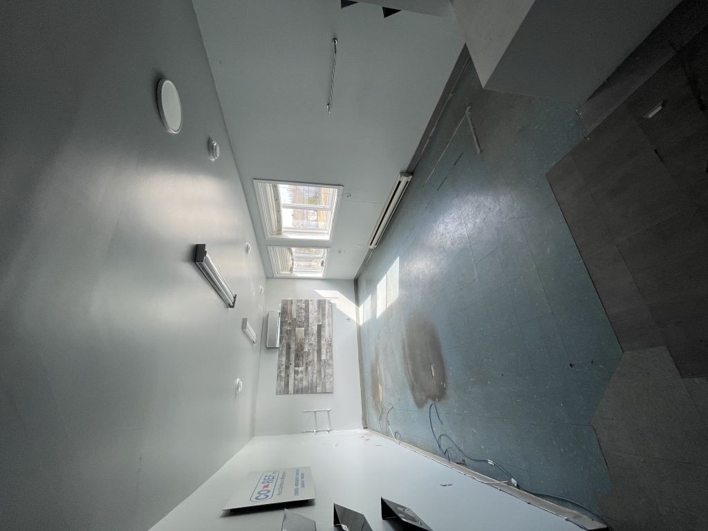 Local commercial � louer, espace bureau et garage pour maintenance et entreposage