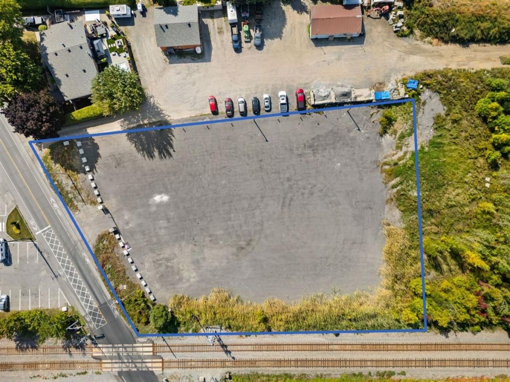 Industrial Land for Rent � Boul. St-Elzear O., Laval (Vimont)