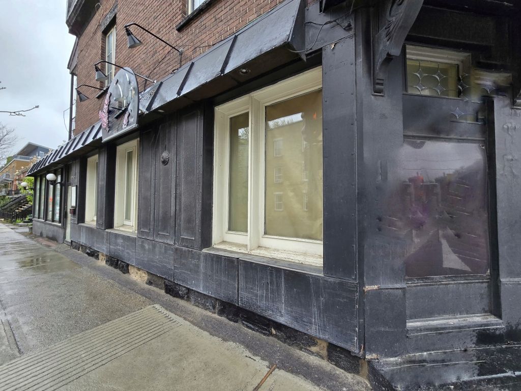 High‑Visibility Corner Commercial Space � 2,000 sq ft+ Heritage Interior � Ville‑Marie East, Montreal