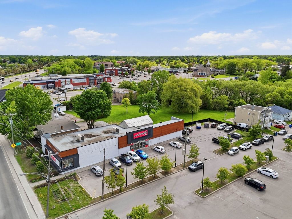 6,603 sq.ft. Commercial space in Saint-Jerome