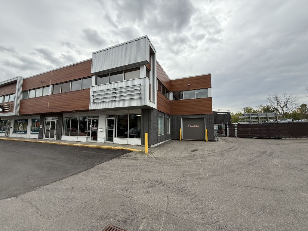 LOCAL COMMERCIAL AVEC PORTE AU SOL - BOUL. WILFRID-HAMEL
