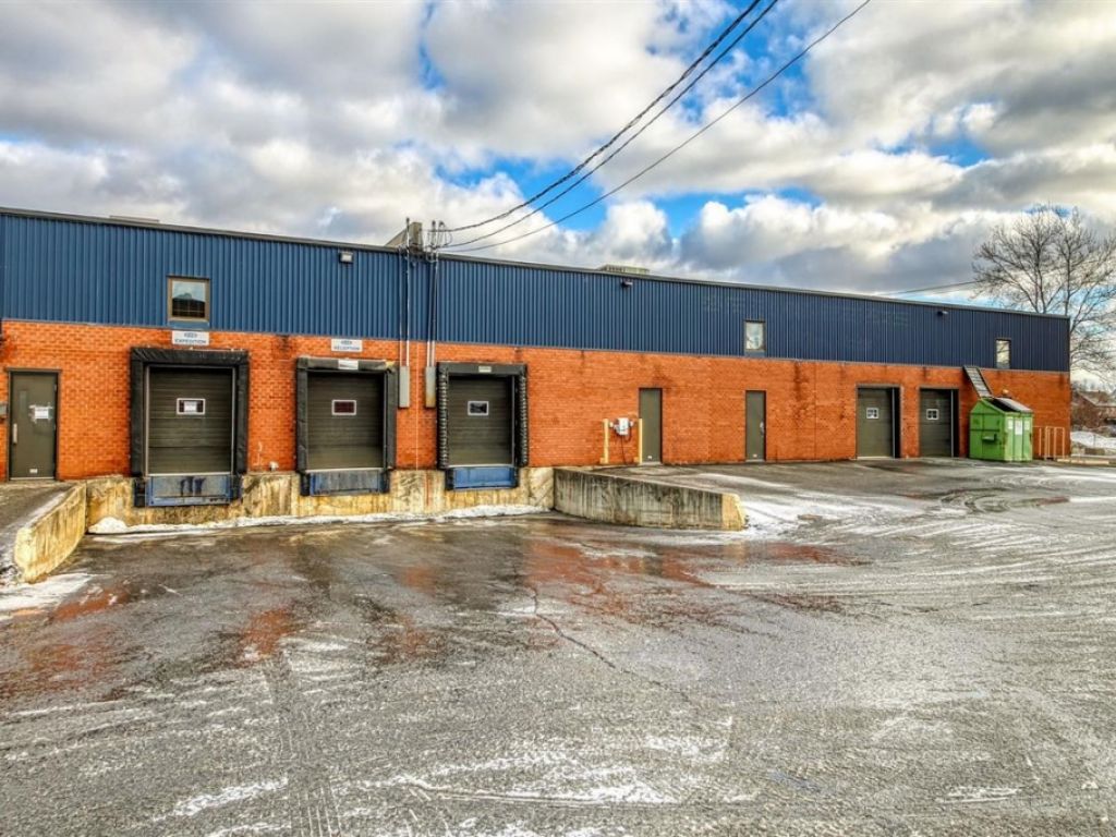 Commercial/Light Industrial Space for Rent � 2514 Boul. Le Corbusier, Laval (Chomedey)