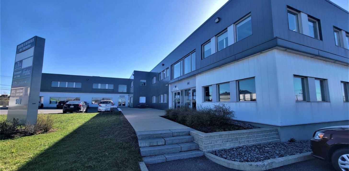 Espace industriel � Les Rivi&egrave;res - For Rent