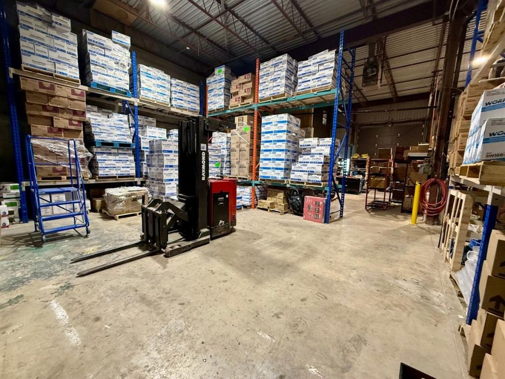 Industrial space for lease - 1515 Aut. Jean-No�l-Lavoie (A-440)