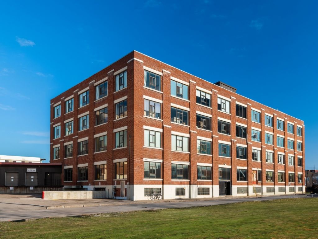 Office and industrial spaces for rent-District Beaumont-6833 De L'�p�e