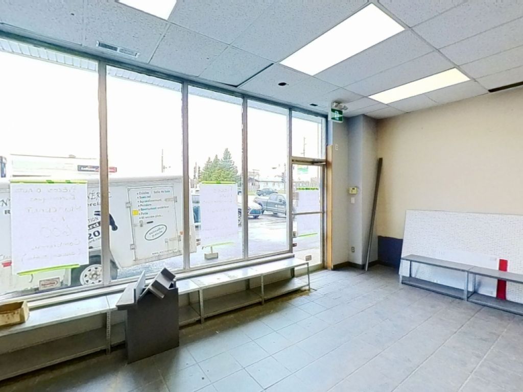 LOCAL COMMERCIALE 1700PC - RUE SEIGNEURIALE BEAUPORT