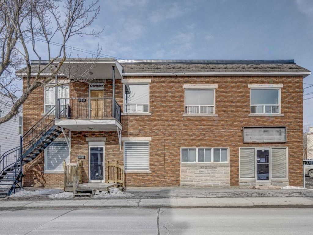 Offices with Storage, 3 Garages, 2 Loading Docks� St-Jerome