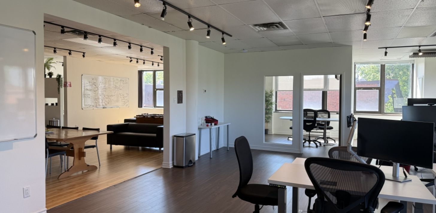 Bright corner office space for lease Plateau - For Rent