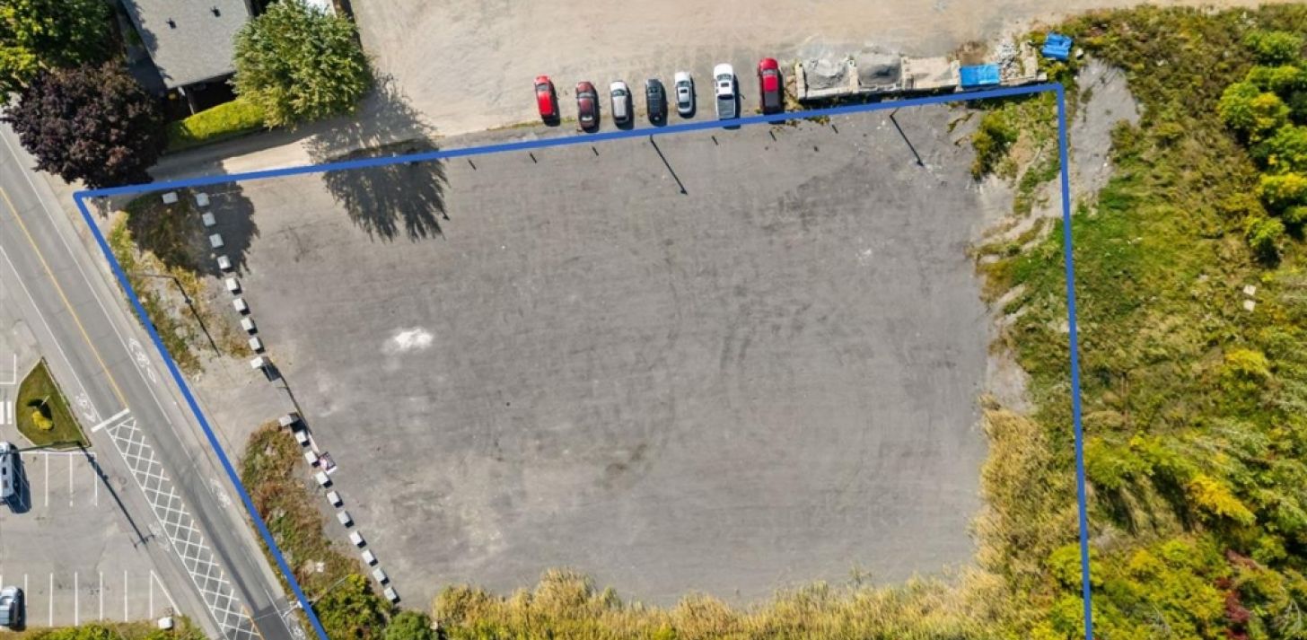 Industrial Land for Rent � Boul. St-Elzear O., Laval (Vimont) - For Rent