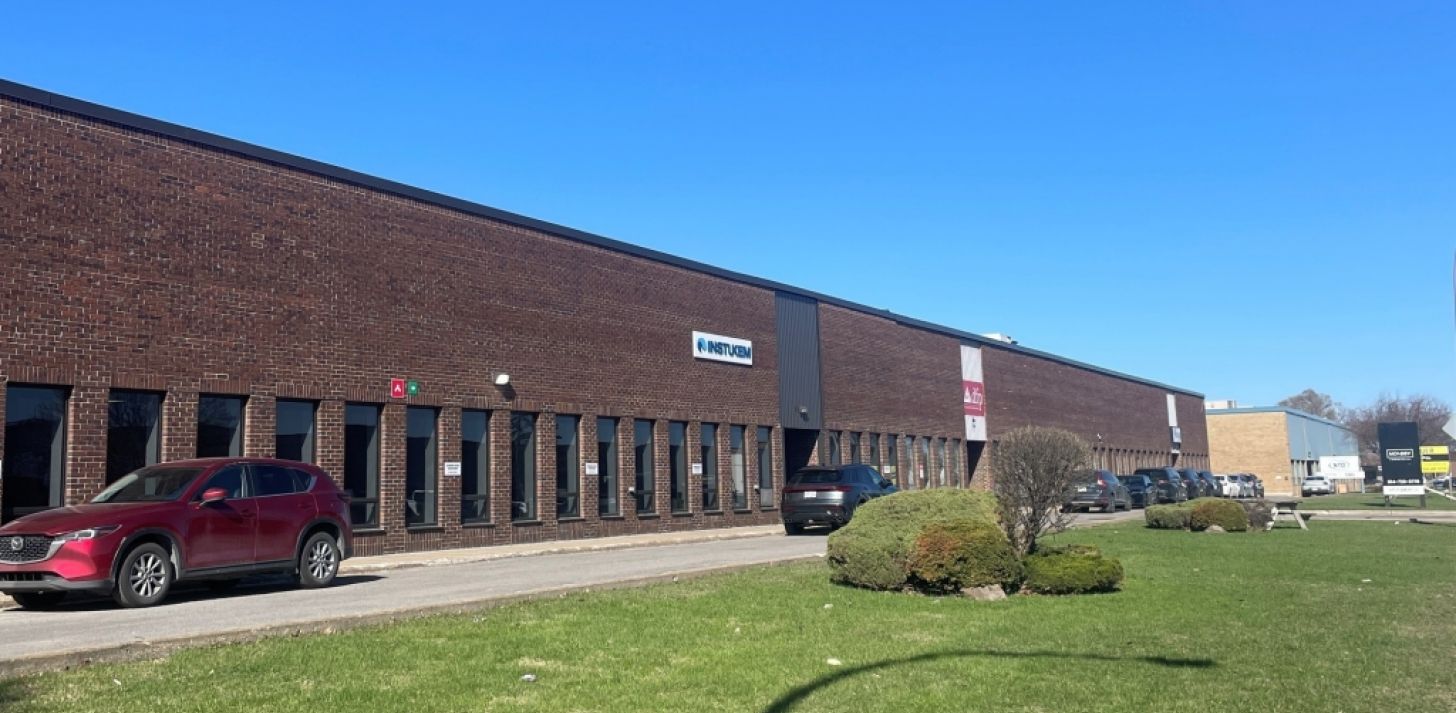 Espace industriel pres de l'a&eacute;roport et les autoroutes 40/13/520 - &Agrave; louer