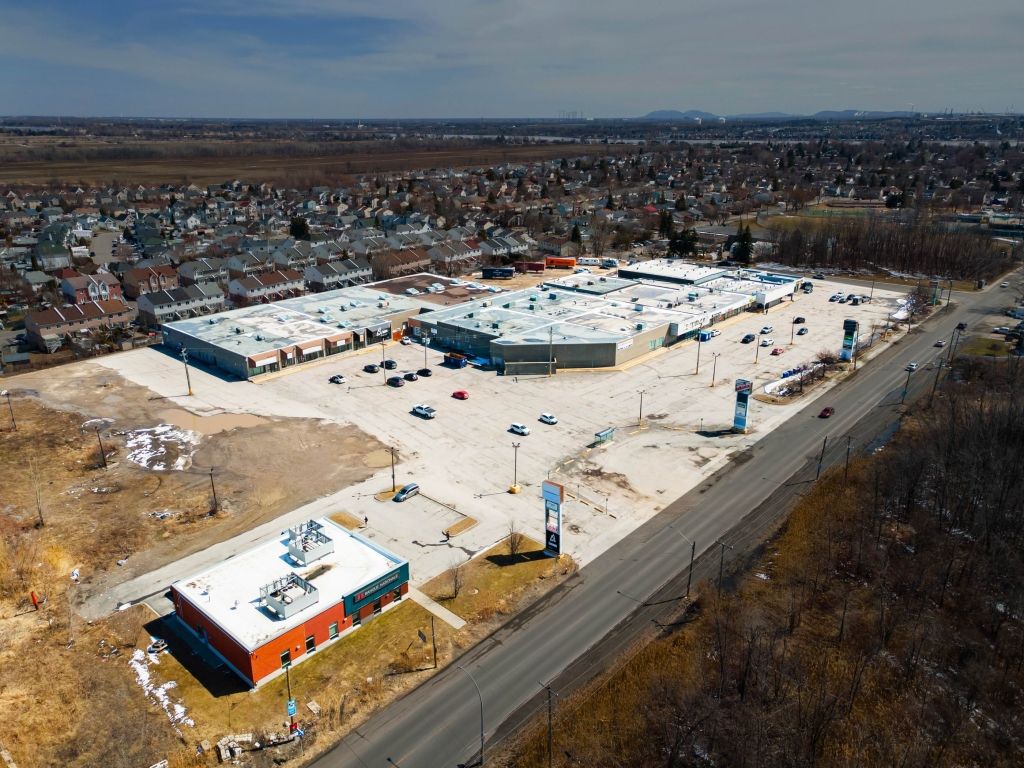 Commercial spaces and warehouse for rent 1,000 to 45,000 sqft Laval