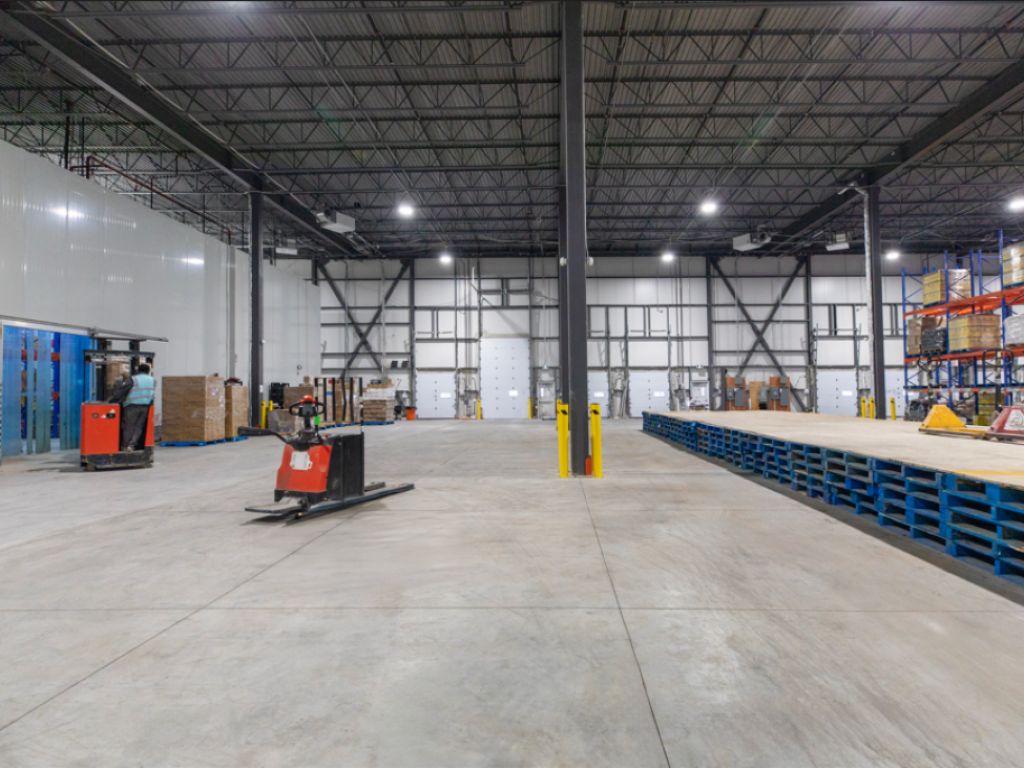 INDUSTRIAL WAREHOUSE FOR RENT, CANDIAC - 6,200 TO 55,934 ft2