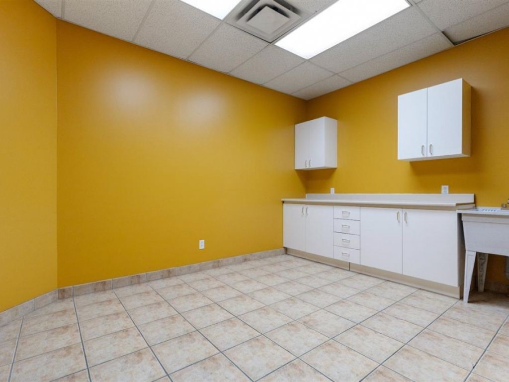Office Space for Rent � 683 Mont�e St-Fran�ois, Laval (Saint-Vincent-de-Paul)
