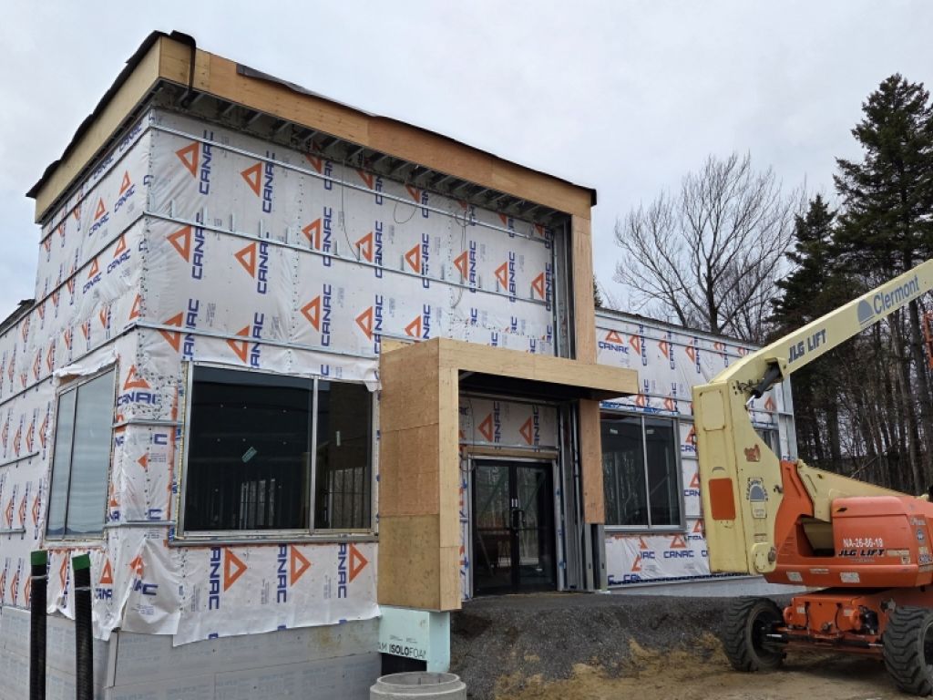 Local industriel dans un immeuble neuf  Beauport