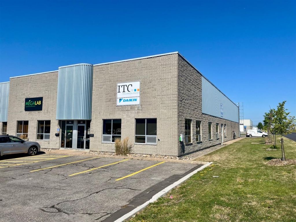 Industrial space for lease - 901 Rue Michelin