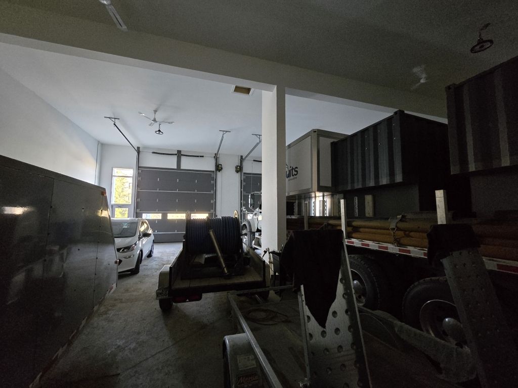 2 garage doors for rent