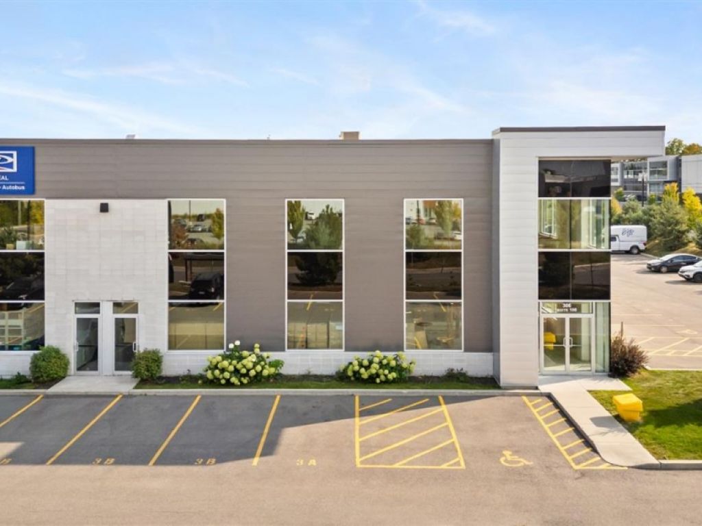 Office/Showroom Space for Rent � 306 All�e du Golf, unit 104, Saint-Eustache
