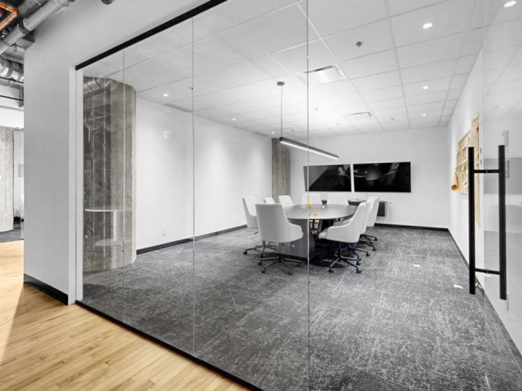 High-quality turnkey furnished office space for lease in Outremont