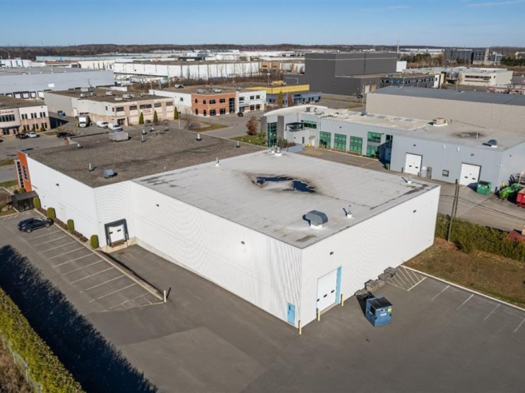 Industrial building for sale