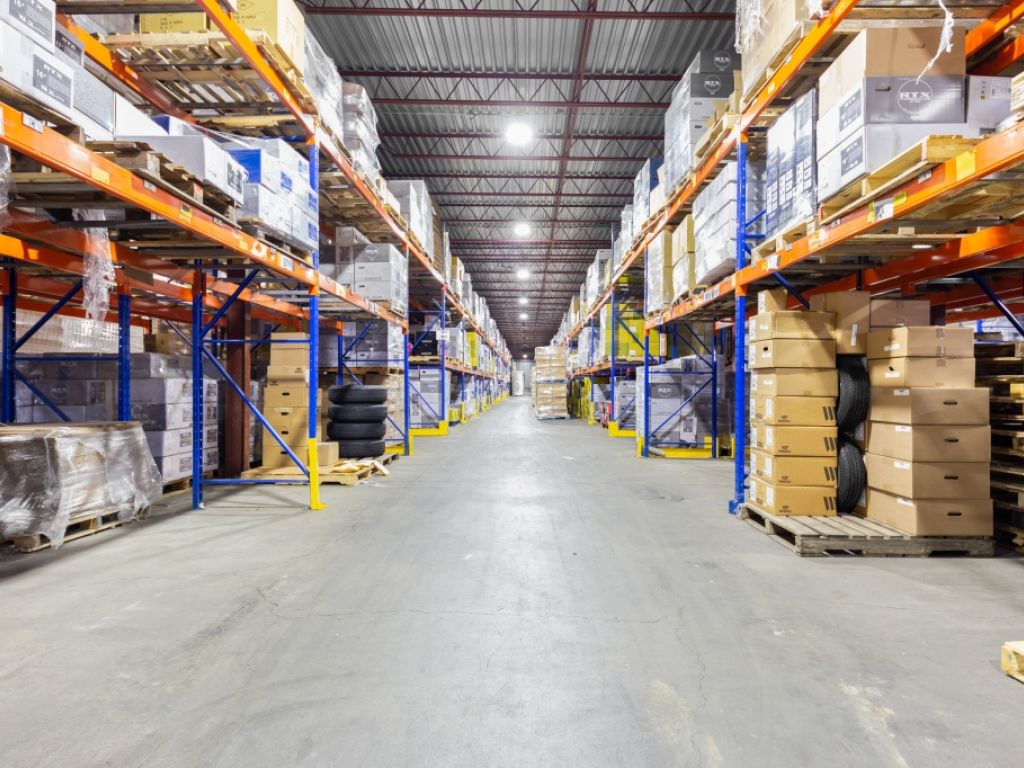 Industrial & commercial space for rent  accessible and flexible in the heart of Montrgie