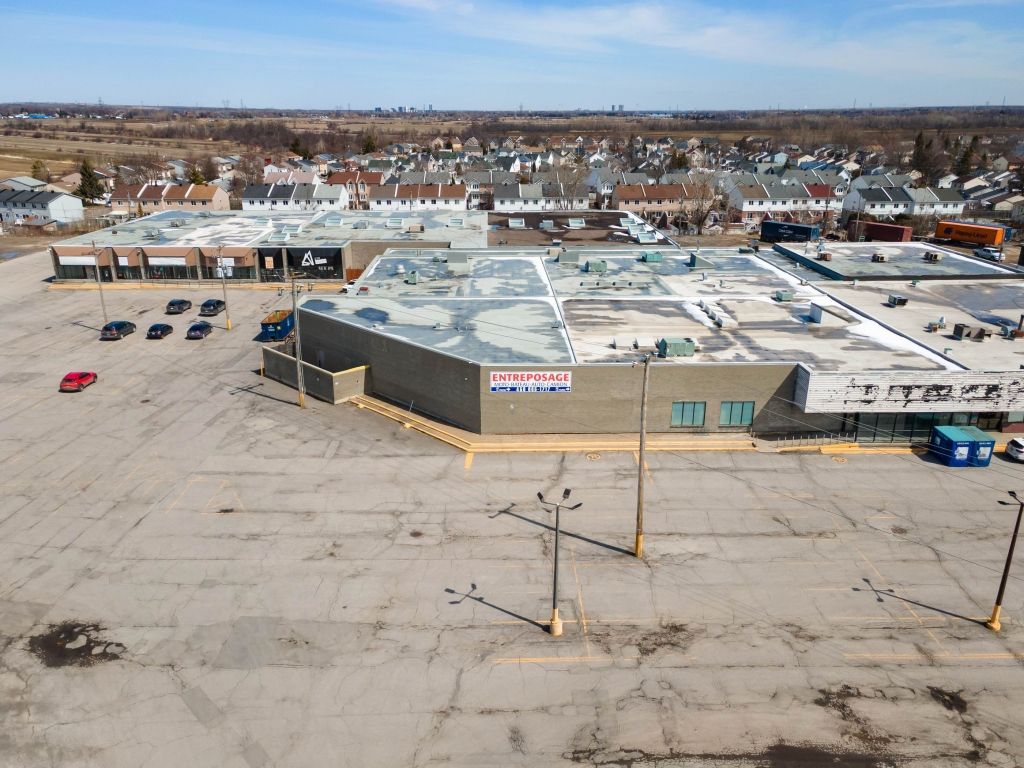 Commercial spaces and warehouse for rent 1,000 to 45,000 sqft Laval