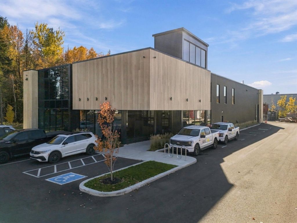 Industrial building for sale