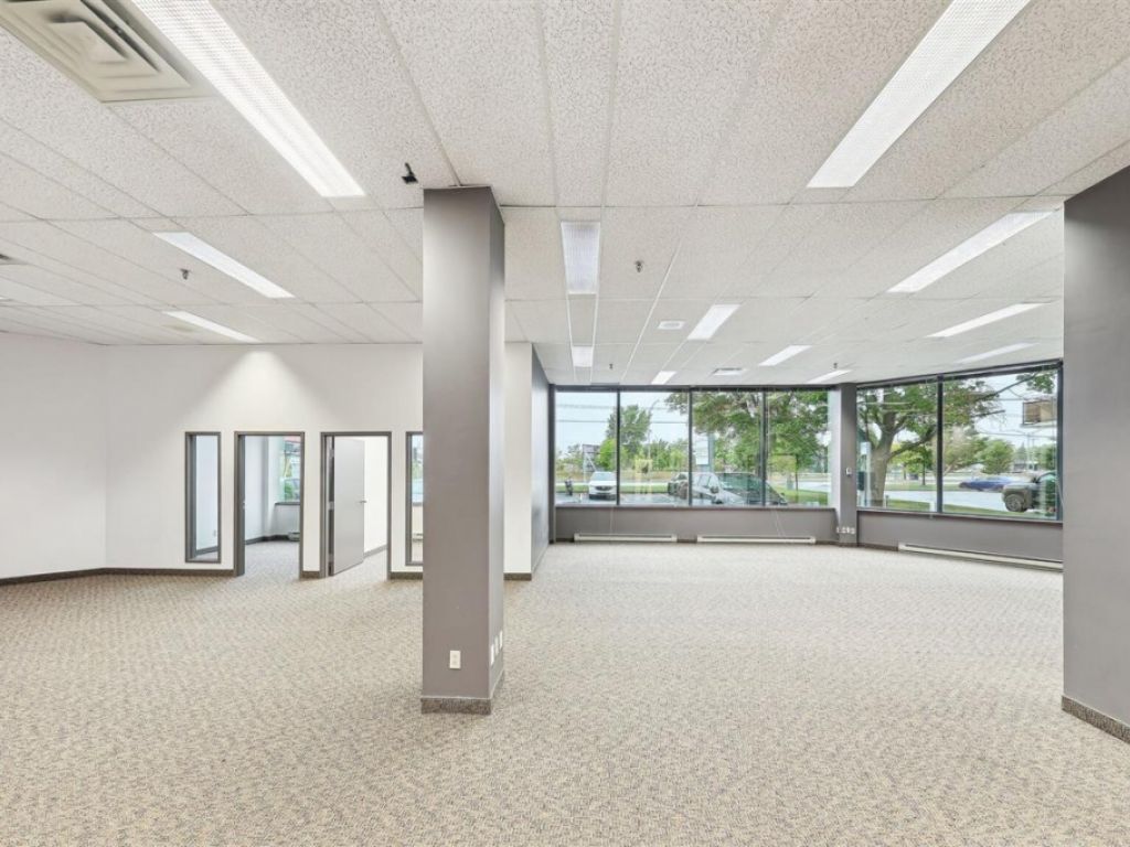 Office space for lease - 666 Boul. St-Martin O., local 110