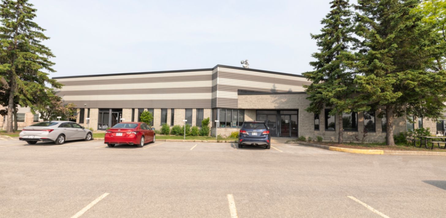  Industrial Space for Rent | Boisbriand | +50 000 FT&sup2; - For Rent