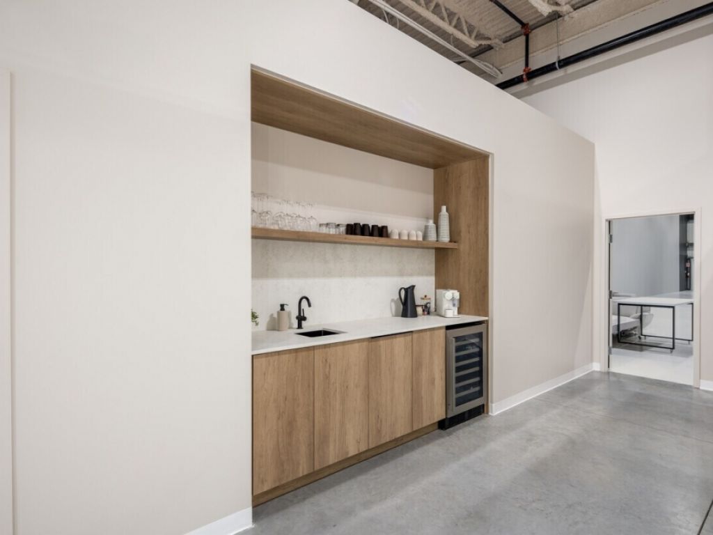 Espace industriel � Louer Laval - 6 985 PI2