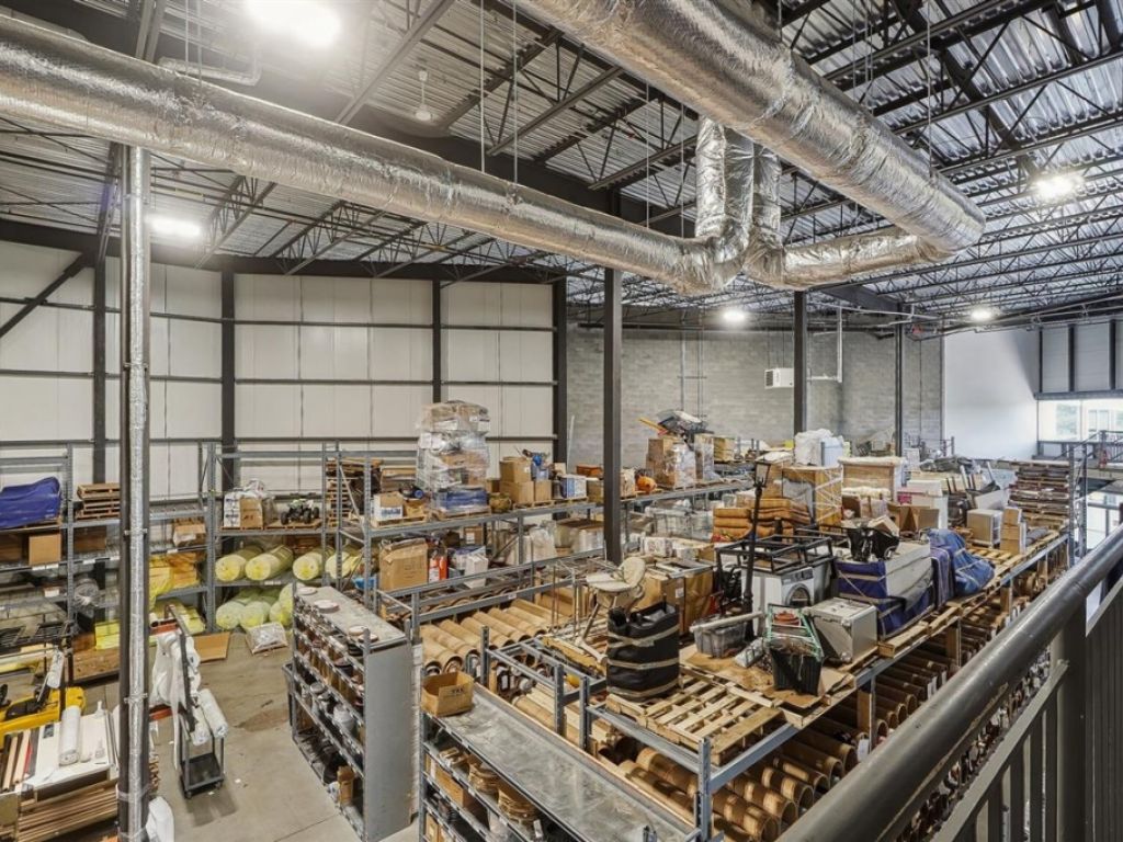 Industrial building 15,051 sq.ft. � Saint-Bruno-de-Montarville