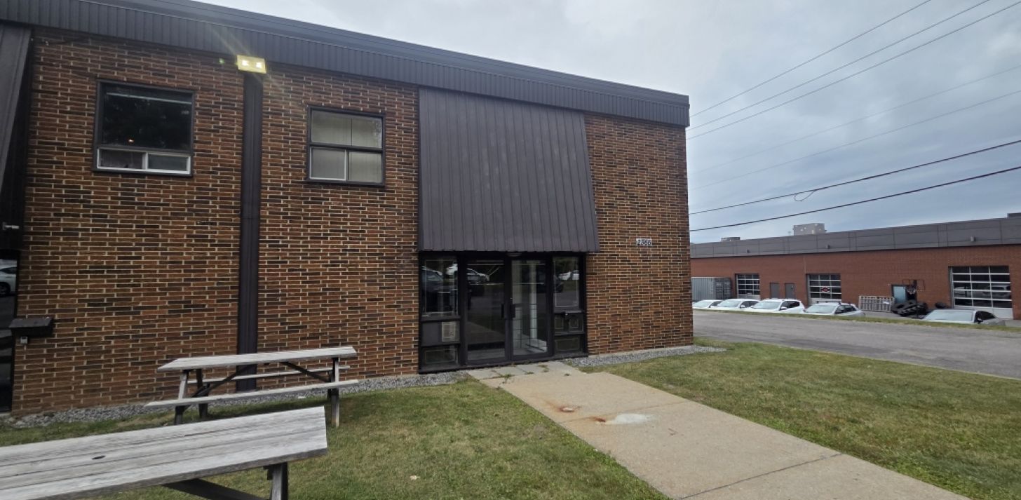 Local industriel/commercial – Parc Colbert - 2366-190 Galvani - For Rent