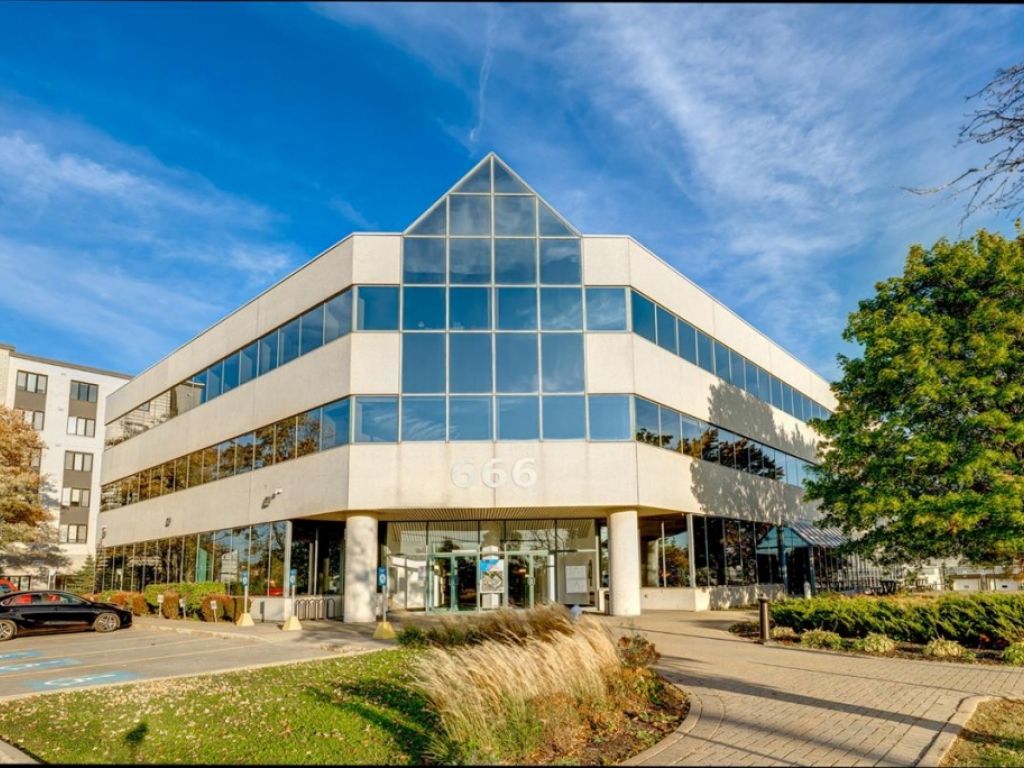 Office space for lease - 666 Boul. St-Martin O., local 110