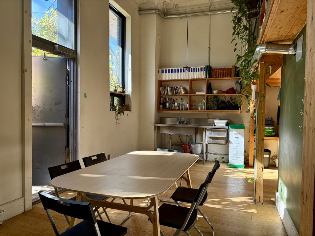 Sous-location de bureaux dans le Mile-End � avec terrasse !