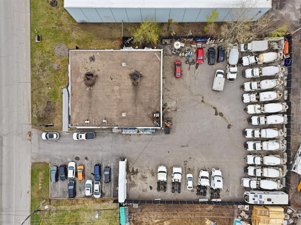 Industrial building for sale