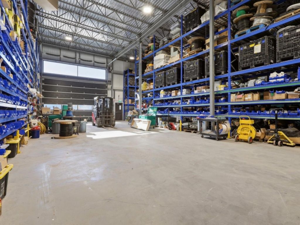 Industrial building for sale