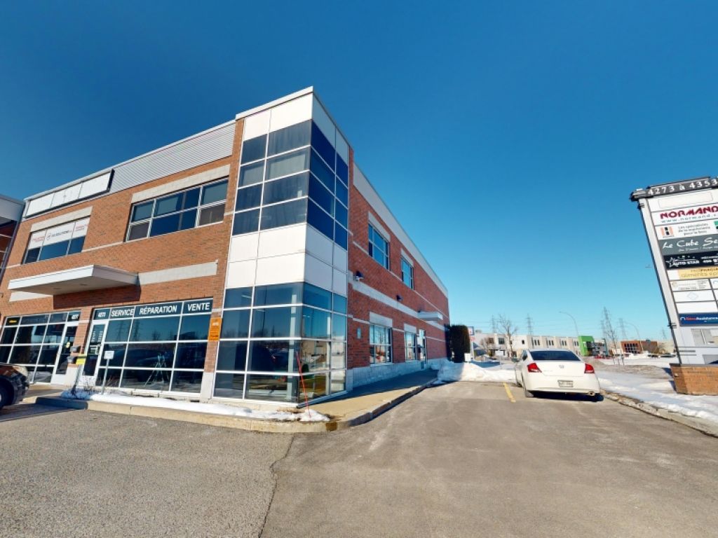 Local Industriel/Commercial � louer - Laval - 4280 pi2