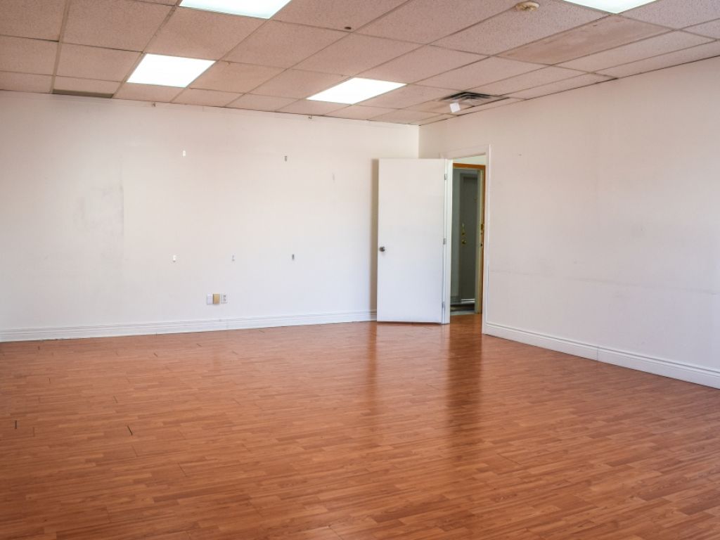 Office space for rent facing Mail Champlain