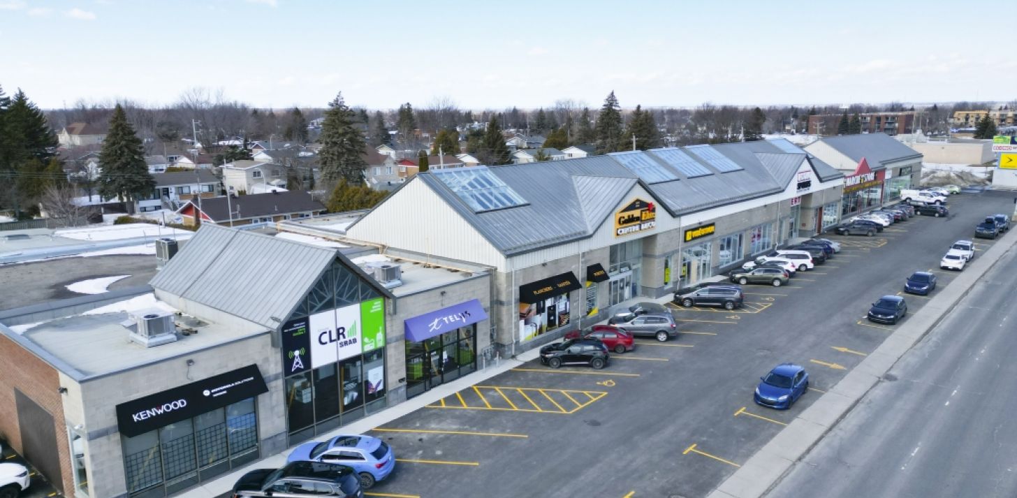 IDÉAL POUR PROPRIÉTAIRE OCCUPANT OU INVESTISSEUR EN COMMERCE DE DÉTAIL - À vendre