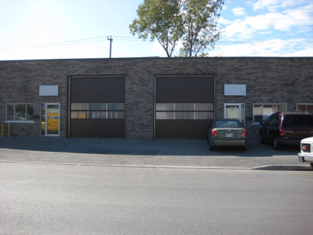local industriel a louer laval