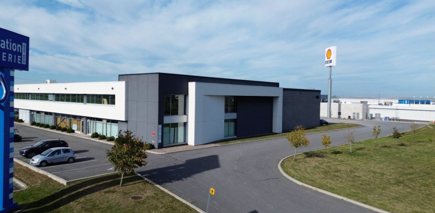Commercial / Industrial Space for Lease 6000, 9000 et 15000 Sc.ft� Prime Location Along Highway 20 - For Rent