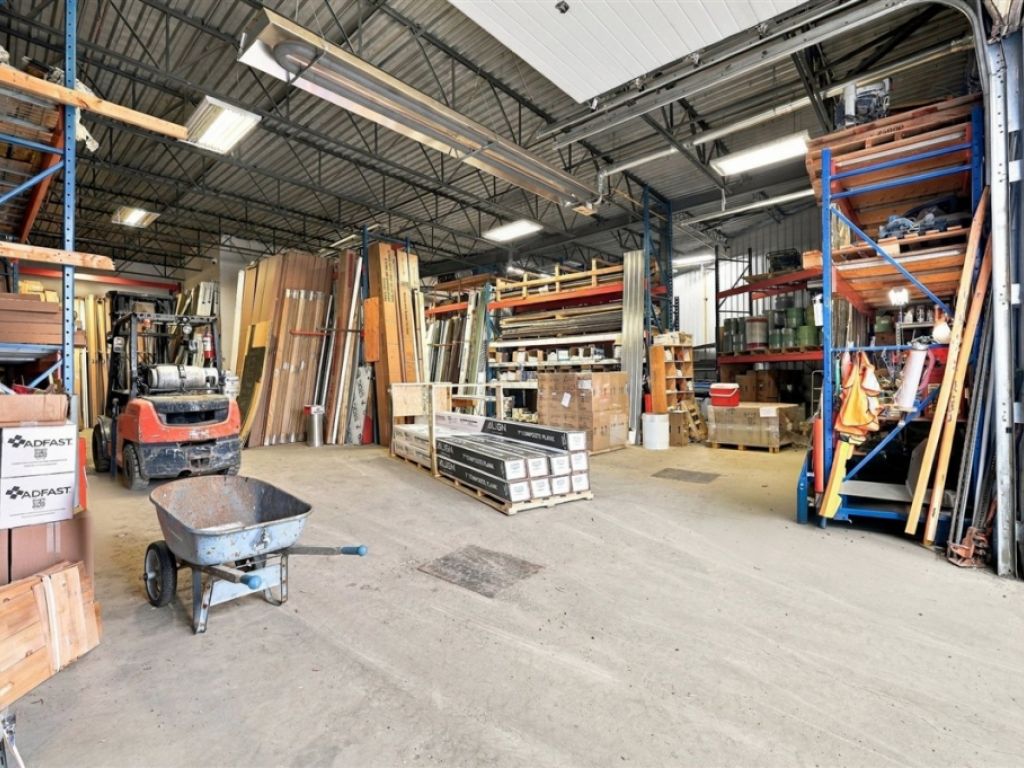 B�tisse commerciale/Bureau � vendre
