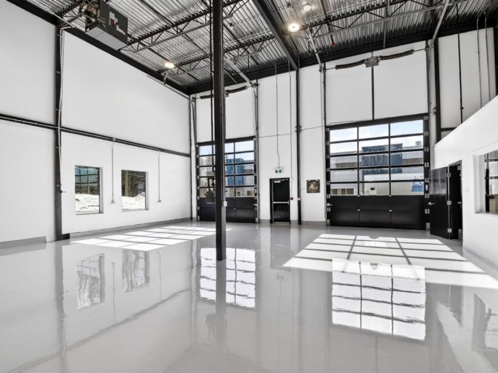 Industrial condo for sale � $350/sq.ft.