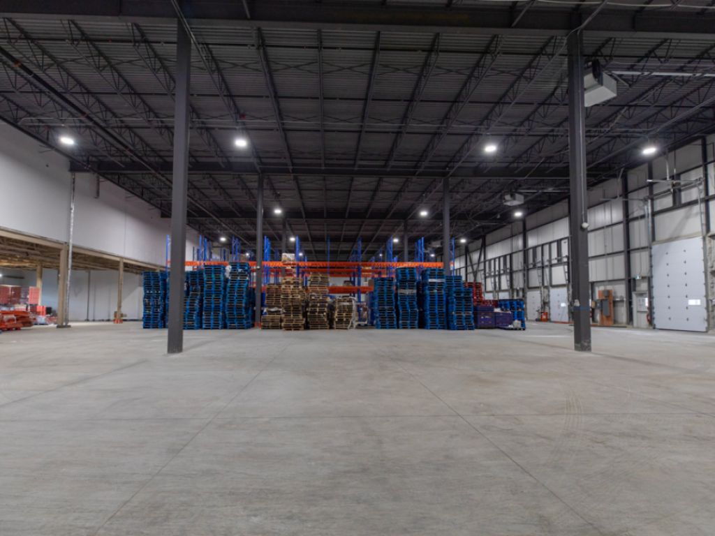 INDUSTRIAL WAREHOUSE FOR RENT, CANDIAC - 6,200 TO 55,934 ft2