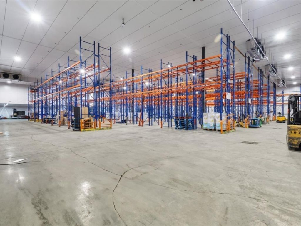 Industrial building for sale