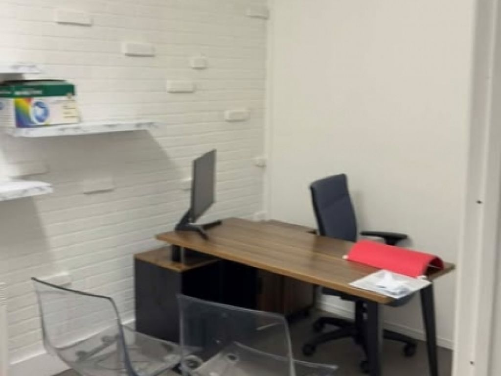 Versatile 950 sq. ft. unit with the option for additional space