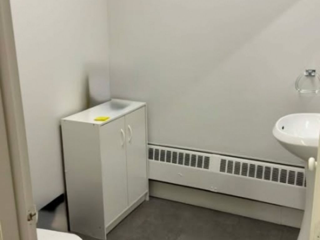 Versatile 950 sq. ft. unit with the option for additional space