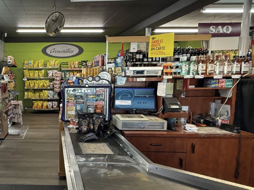 Well-established grocery store with a strong local clientele � Saint-Th�ophile