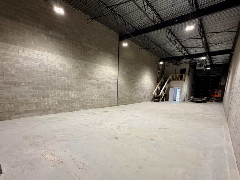 Espace industriel � louer Laval