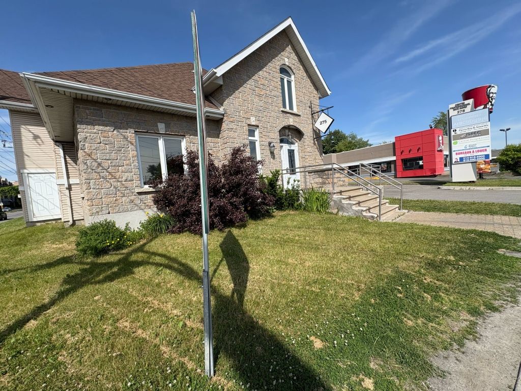 Bureaux  louer  Saint-Jrme - Grand stationnement - TOUT INCLU