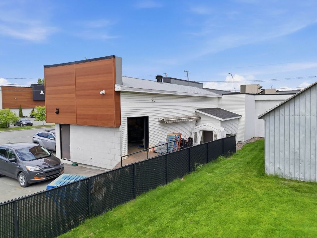 6,603 sq.ft. Commercial space in Saint-Jerome